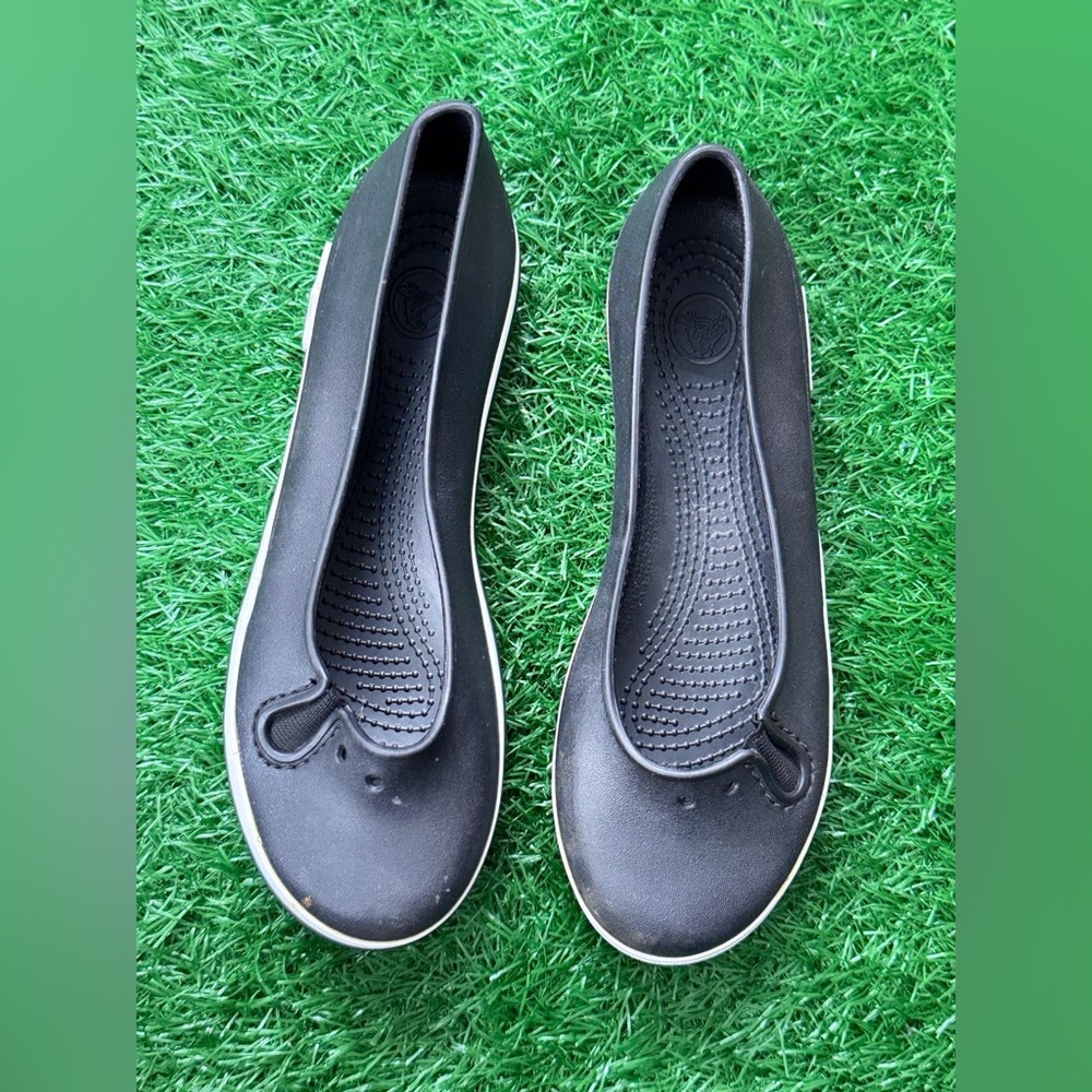 Women’s Crocs Size 6‎